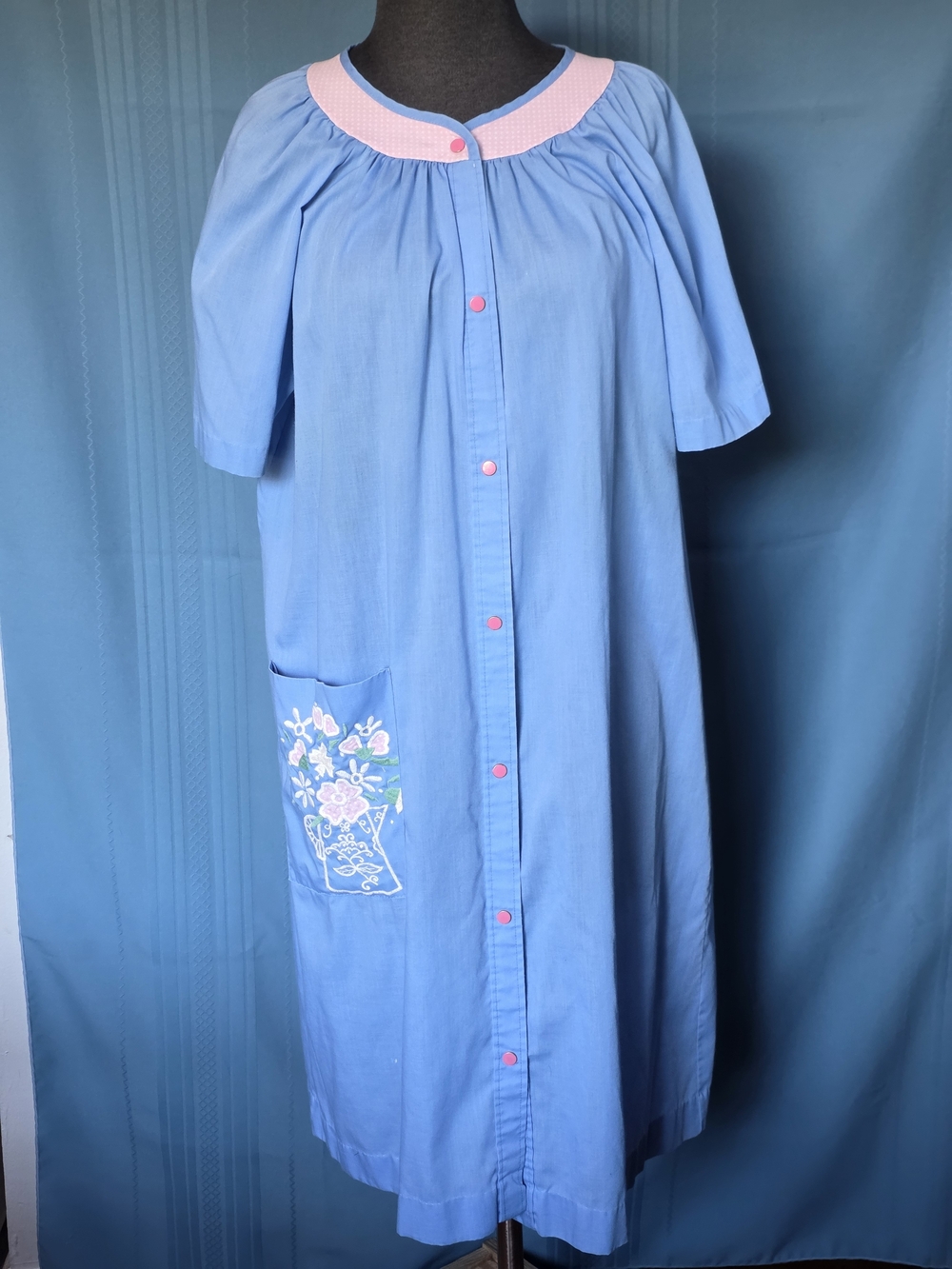VTG Smart Time Blue Chambray Duster Housecoat Dress Embroidered Floral 2X ILGWU
